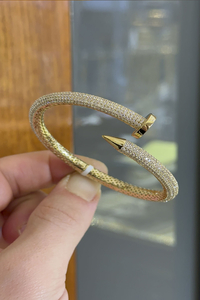 14 Ayar Altın Taşlı Çivi Kelepçe - bende